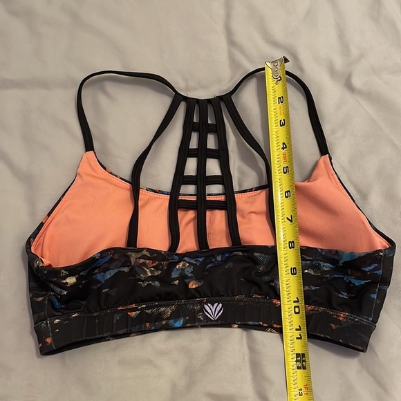 Black Speckled Padded Sports Bra with Strappy Back — Forever 21 - Picture 4 of 5